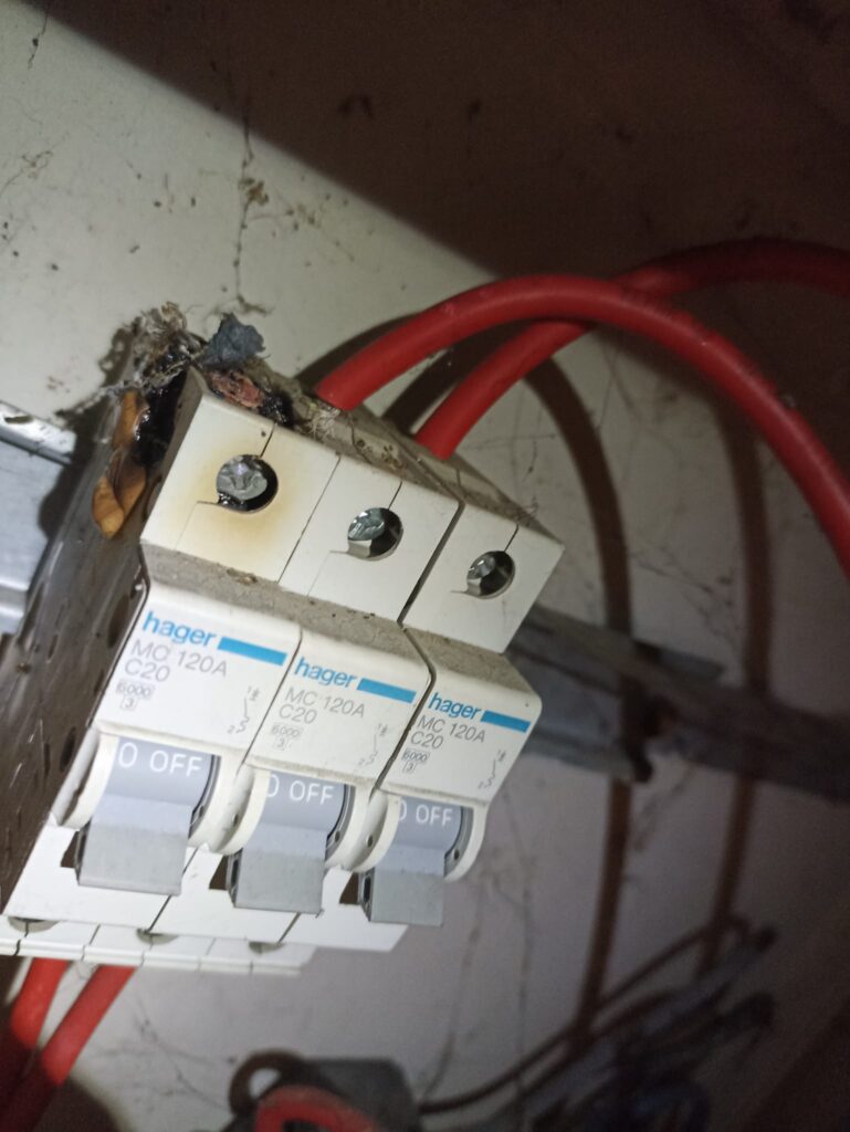 Spalone zabezpieczenie przedlicznikowe.